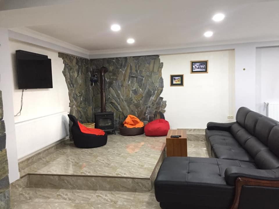 Guesthouse Gera Mestia Ngoại thất bức ảnh
