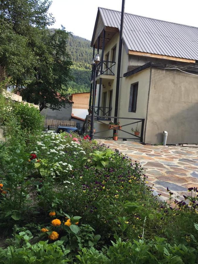 Guesthouse Gera Mestia Ngoại thất bức ảnh