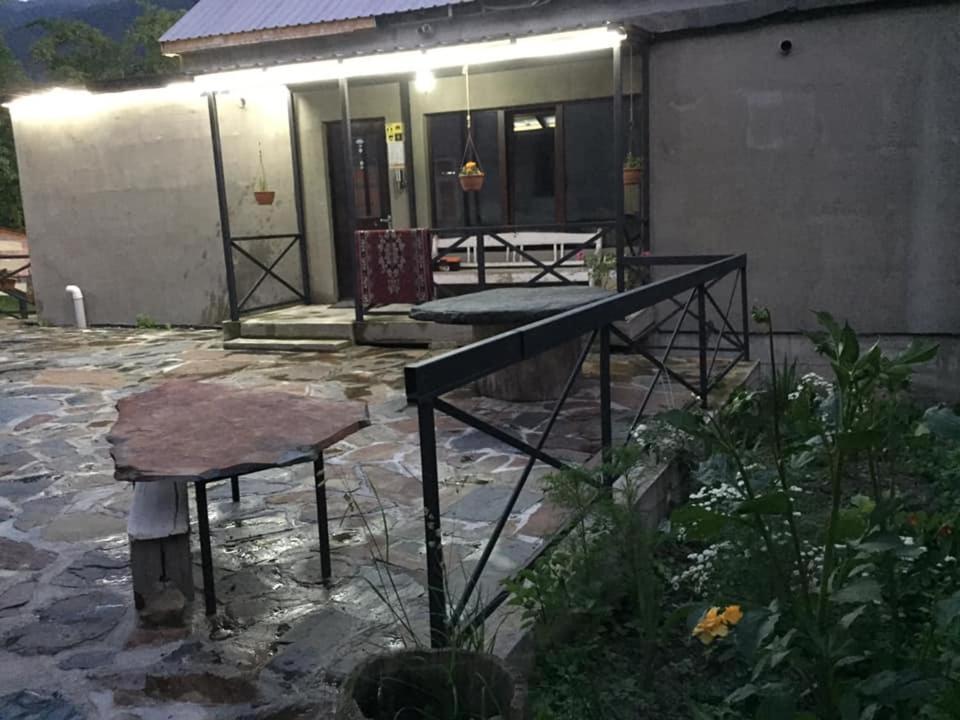 Guesthouse Gera Mestia Ngoại thất bức ảnh