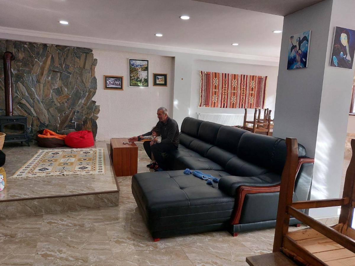Guesthouse Gera Mestia Ngoại thất bức ảnh