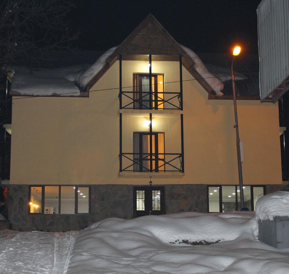 Guesthouse Gera Mestia Ngoại thất bức ảnh