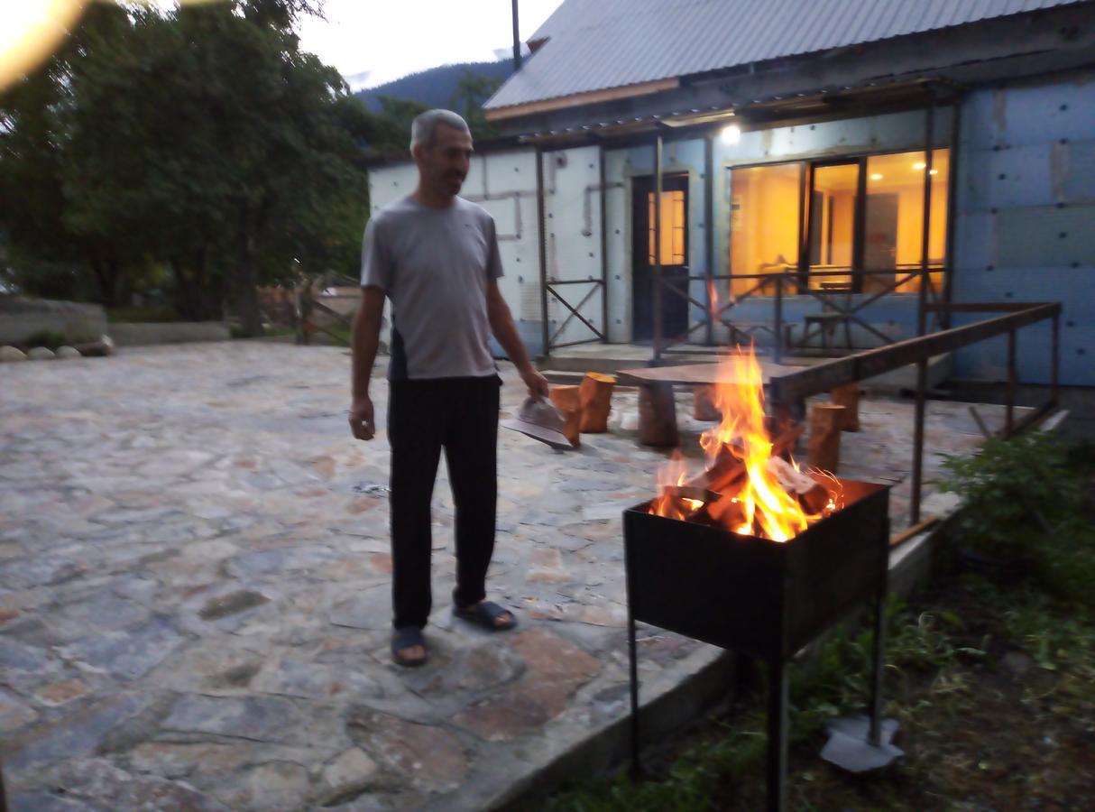 Guesthouse Gera Mestia Ngoại thất bức ảnh