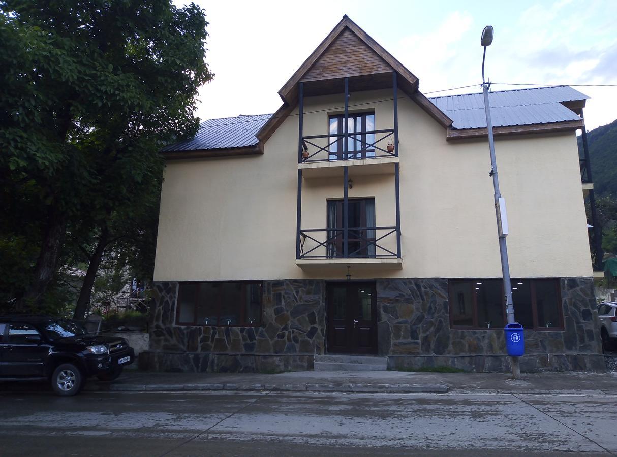 Guesthouse Gera Mestia Ngoại thất bức ảnh