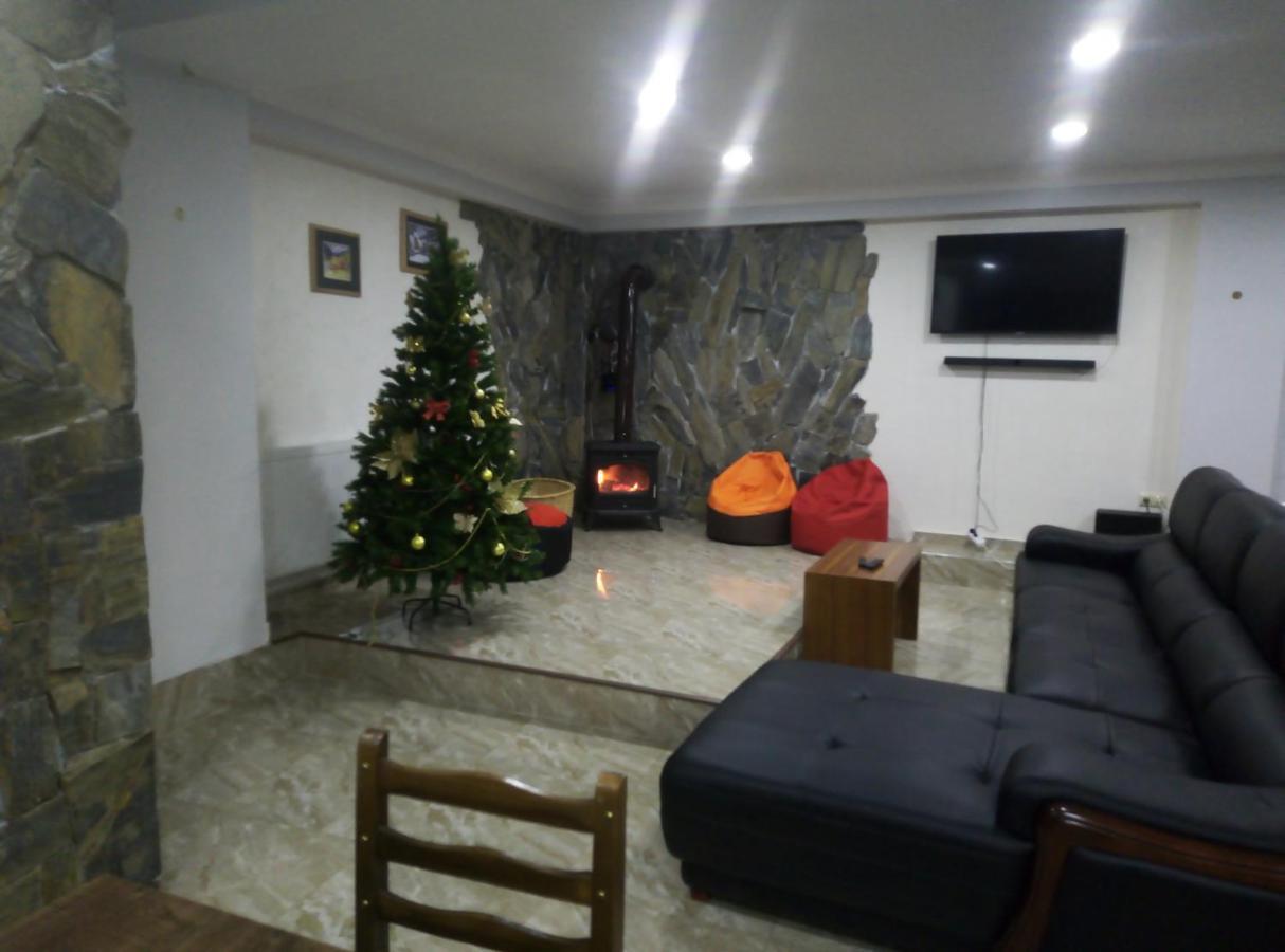 Guesthouse Gera Mestia Ngoại thất bức ảnh