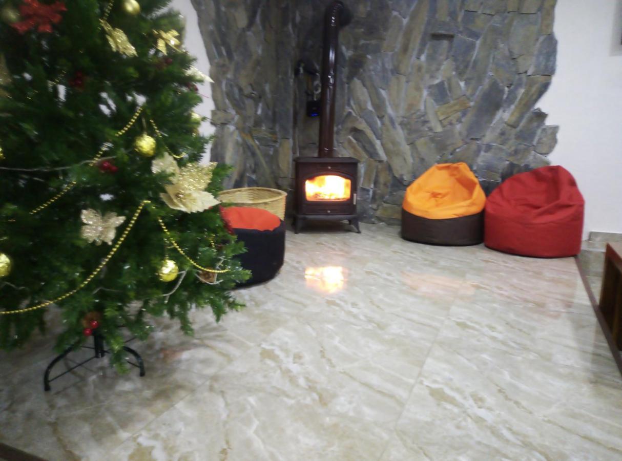 Guesthouse Gera Mestia Ngoại thất bức ảnh