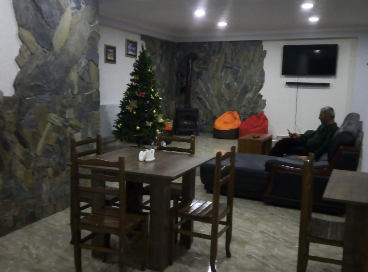 Guesthouse Gera Mestia Ngoại thất bức ảnh